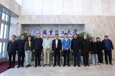 A Pekingi Vegyészeti Technológiai Egyetemen tartották a Jwell Machinery különleges ösztöndíjának és extrudáló berendezések adományozásának díjátadó ünnepségét.