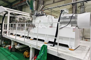 A GAG dekoratív lemez extrudáló sor sikeres üzembe helyezése Dél-Koreában